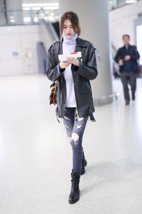     hes111217BZNimage2.jpg