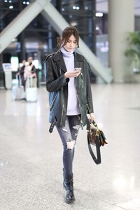      hes111217BZNimage7.jpg