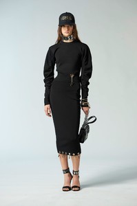 Julia Ratner Versus Versace Pre-Fall 2018 17.jpg