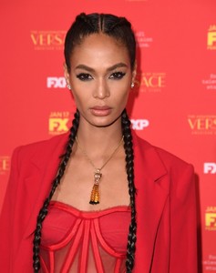 Joan+Smalls+Assassination+Gianni+Versace+American+ZaxBWHRG6mRx.jpg