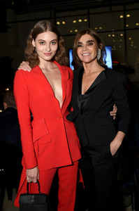 Grace+Elizabeth+CR+Fashion+Book+Celebrates+CmXaG-9Ud6ax.jpg