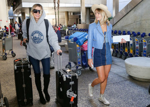 Jessica+Ashley+Hart+LAX+International+Airport+X7F4_H3CR61x.jpg