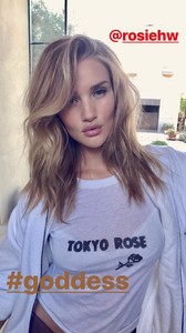 5a34fd30d5969_kateleemakeup15134021721670860992669422839_6947884.thumb.jpg.73af873c384062b4b23c42bad9085770.jpg