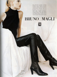 5a369c8800ee6_KirstyHumeBruno-Magli-1995-01.thumb.jpg.736d33e14d12160c97994f6fd8eeba4e.jpg