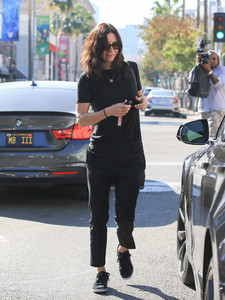 Courteney+Cox+Courteney+Cox+Runs+Errands+Los+ugxQqz0Cn75x.jpg