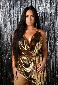 5a3f434b8b96e_Demi-LovatoC2A0--KIIS-FM-Jingle-Ball-2017-Backstage-Portrait-Session--11.thumb.jpg.7910706cd2c4570371077cdc3809c030.jpg