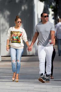    jlo241217BZNimage107.jpg