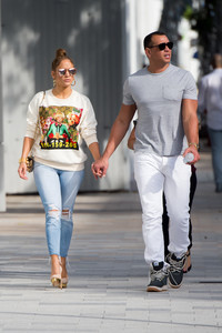    jlo241217BZNimage109.jpg