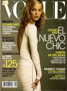 5a4254061d306_Carolyn_Murphy_vogueperu.thumb.jpg.ac671808565ffa983d04290e49c1b42d.jpg