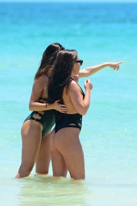 MCFan_for_Celeblounge&HQCelebCorner07-06-2016 11-53_33.jpg
