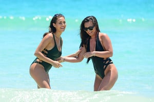 MCFan_for_Celeblounge&HQCelebCorner07-06-2016 11-53_34.jpg