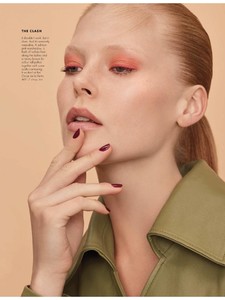 Hello_33_Fashion_Monthly__December_2017 1-page-005.jpg