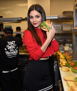 Victoria Justice attends the grand opening of Black Tap Craft Burgers & Beer at The Venetian Las Vegas on December 29, 2017 in Las Vegas, Nevada 21.jpg