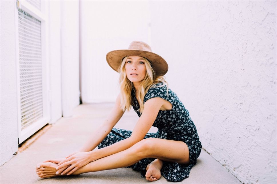 Ana Colja hat3.jpg