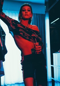 5a48f3db9da4c_hailey_baldwin_wonderland_magazine(2).thumb.jpg.79cd0b9220f835702e37ade5ca40379d.jpg