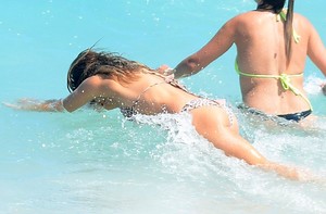 60194545_hqcelebcorner-9.jpg