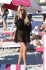 60334313_sylvie_meis_29122017_adddds_02.jpg
