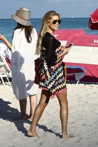 60412006_sylvie_meis_30122017_adddds_05.jpg