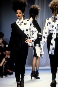 6_sophie-sitbon-fw-1992-2_html.thumb.JPEG.d8ef0691ea214a173bb9b4f4d80d19b6.JPEG