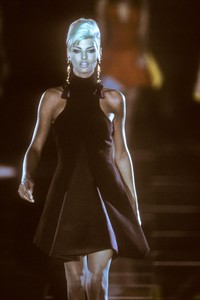 7_versace-fw-1991-8_html.thumb.JPEG.0f225c3af27cb026cd6b6e0137e32598.JPEG