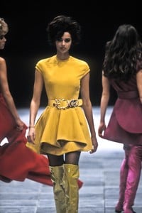 8_versace-fw-1991-1_html.thumb.JPEG.d66eade3fd9a04bf835aafb715e30cc1.JPEG