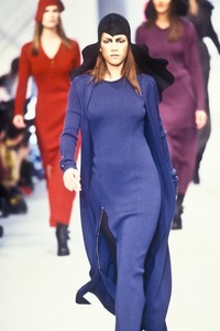 9_karl-lagerfeld-fw-1993-3_html.thumb.JPEG.cdc0f847337b642d461a468f886e1f21.JPEG