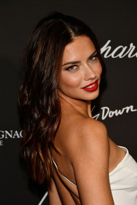 Adriana-Lima-Creatures-Of-The-Night-7.thumb.jpg.6d7930a913eb5eea4b3ce93c38c2a761.jpg