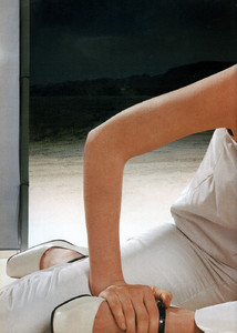 Angela-Lindvall-Prada-1998-03.thumb.jpg.bed1e29ddb1d9c4d1dcd8c9b33516945.jpg