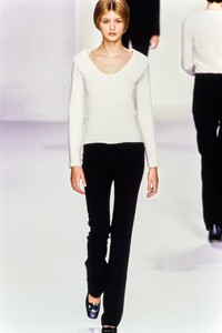 CALVIN-KLEIN-SPRING-1996-RTW-30-TRISH-GOFF-CN10034305.jpg