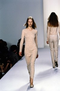 CALVIN-KLEIN-SPRING-1996-RTW-51-KIRSTEN-OWEN-CN10034344.jpg