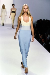 CALVIN-KLEIN-SPRING-1996-RTW-69-KIRSTY-HUME-CN10040626.jpg