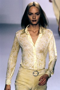 CALVIN-KLEIN-SPRING-1996-RTW-DETAIL-03-AMBER-VALLETTA-CN10034259.jpg