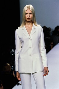 CALVIN-KLEIN-SPRING-1996-RTW-DETAIL-19-CHRISTINA-KRUSE-CN10034298.thumb.jpg.04724caf410d5ed16f13d9939cf5535c.jpg