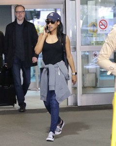 Candice-Patton-at-Vancouver-International-Airport--03.jpg