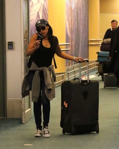 Candice-Patton-at-Vancouver-International-Airport--05.jpg
