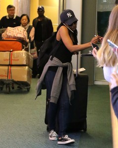 Candice-Patton-at-Vancouver-International-Airport--06.jpg