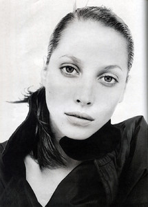 Christy-Turlington-Strenesse-1994-02.thumb.jpg.c01ec155b4557f0618eb747d4dd13143.jpg