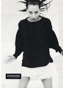 Christy-Turlington-Strenesse-1994-06.thumb.jpg.ffbed1e1dad816ac3ee9630579ef1d1e.jpg