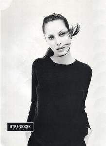 Christy-Turlington-Strenesse-1994-08.thumb.jpg.e1ea4c10dd368ffaee8862465ac9b9fe.jpg