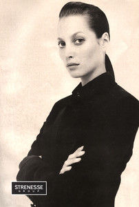 Christy-Turlington-Strenesse-1994-12.thumb.jpg.787b990453cacb2ab0c65fe1107942c0.jpg