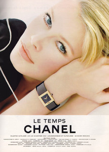 Claudia-Schiffer-Chanel-1996-01.thumb.jpg.6fad51df768eeddd7c6057a9b6e14aea.jpg