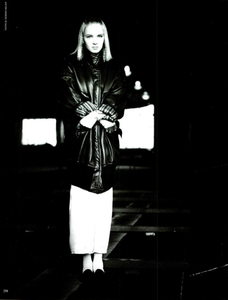 Demarchelier_Vogue_Italia_November_1985_03.thumb.png.2f76d1760f9de2fa0bf927b4d7f3568e.png