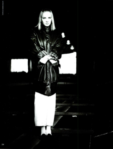 Demarchelier_Vogue_Italia_November_1985_03.thumb.png.cfc875662cce9fea8f118cccb40934fb.png