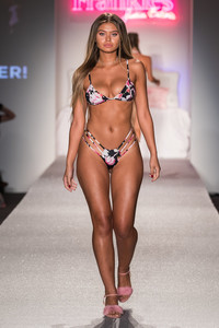 Frankies-Bikinis-Miami-Swim-Week-_43I0732.jpg