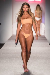 Frankies-Bikinis-Miami-Swim-Week-_43I1672.jpg