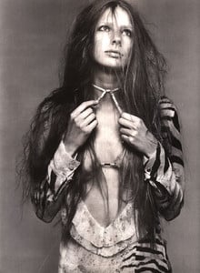 Grace-Kelsey-Roberto-Cavalli-1999-ph.Steven-Klein-01.thumb.jpg.2db985465ee3d1dbd10e6cc3fc3535e5.jpg