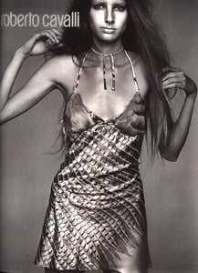 Grace-Kelsey-Roberto-Cavalli-1999-ph.Steven-Klein-02.thumb.jpg.eec01fa093cd5be4cc135a6a00dcc35c.jpg