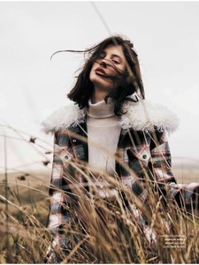 Grazia_UK-11_December_2017-page-005.jpg