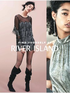 Grazia_UK-27_November_2017-page-006.jpg