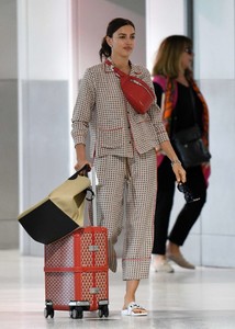 Irina-Shayk_-Photoshoot-at-the-Miami-International-Airport--07.jpg